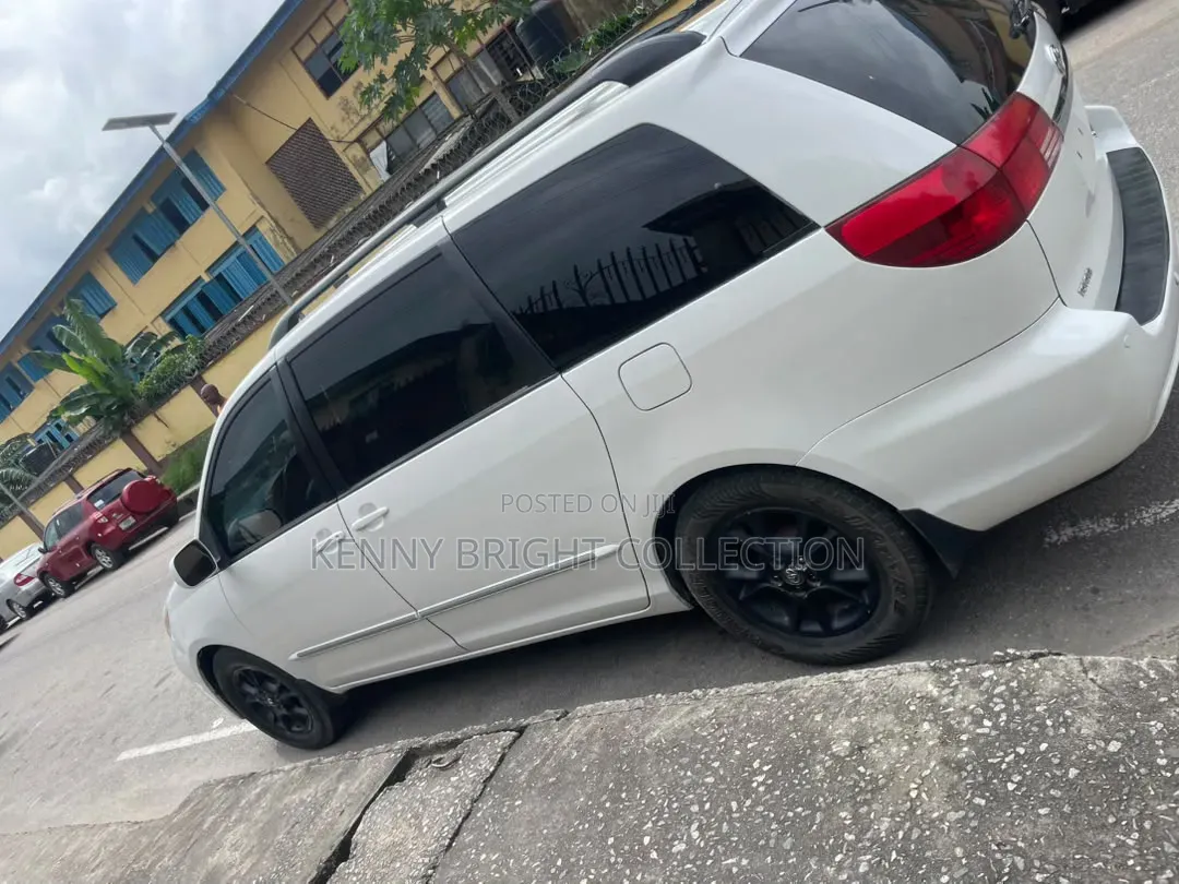 Toyota Sienna 2005 White