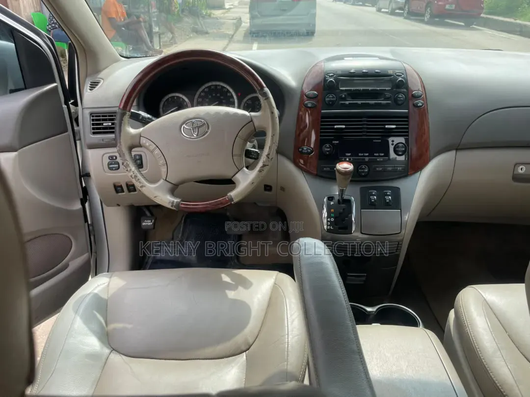 Toyota Sienna 2005 White