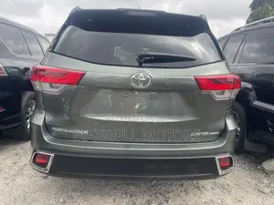 Toyota Highlander Limited 4x2 V6 (3.5L 6cyl 8A) 2018 Orange