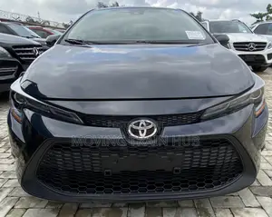 Toyota Corolla XLE (1.8L 4cyl 2A) 2019 Black