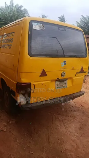 Volkswagen LT 2000 Yellow