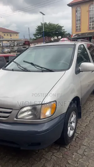 Toyota Sienna 2002 Gold