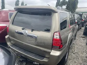 Toyota 4-Runner Limited V8 2007 Gold