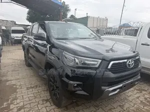 Toyota Hilux 2021 Black