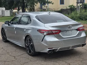 Toyota Camry 2018 Silver