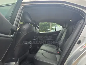 Toyota Camry 2018 Silver