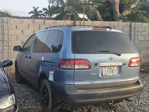 Toyota Sienna 1999 Blue