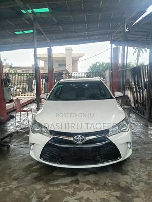 Toyota Camry SE 4dr Sedan (2.5L 4cyl 6A) 2015 White