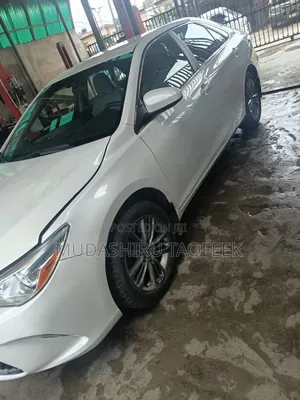 Toyota Camry SE 4dr Sedan (2.5L 4cyl 6A) 2015 White