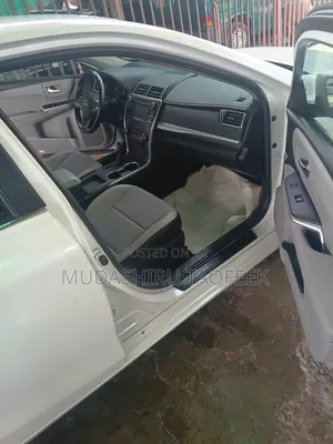 Toyota Camry SE 4dr Sedan (2.5L 4cyl 6A) 2015 White