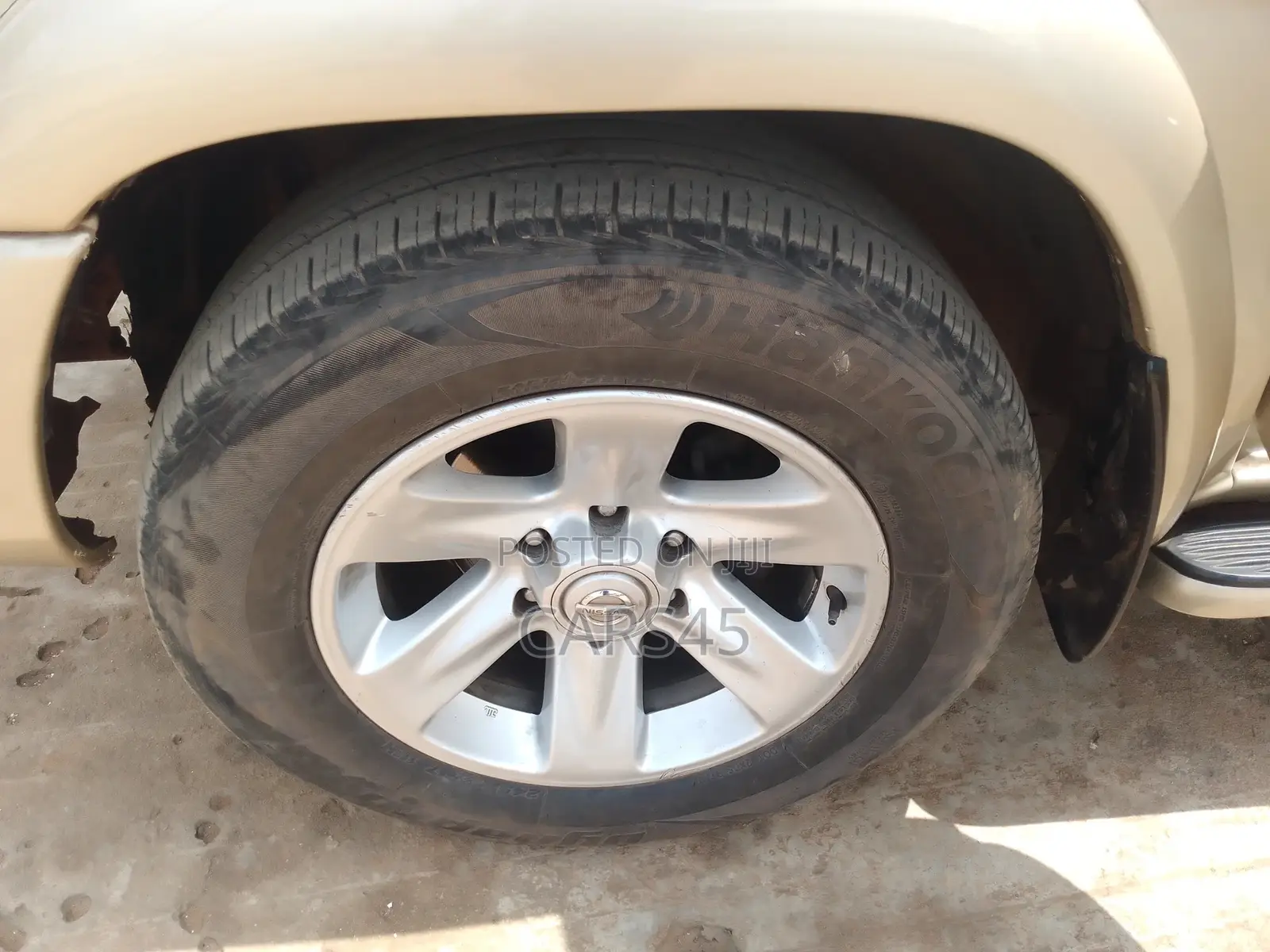 Nissan Pathfinder 2002 Gold