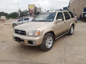 Nissan Pathfinder 2002 Gold