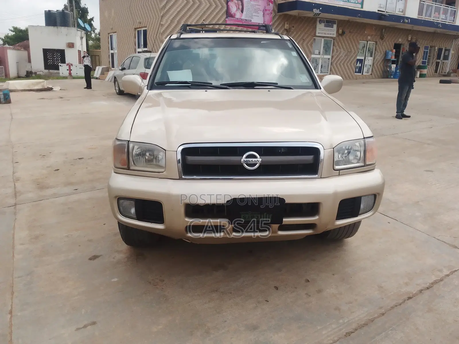 Nissan Pathfinder 2002 Gold