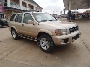 Nissan Pathfinder 2002 Gold