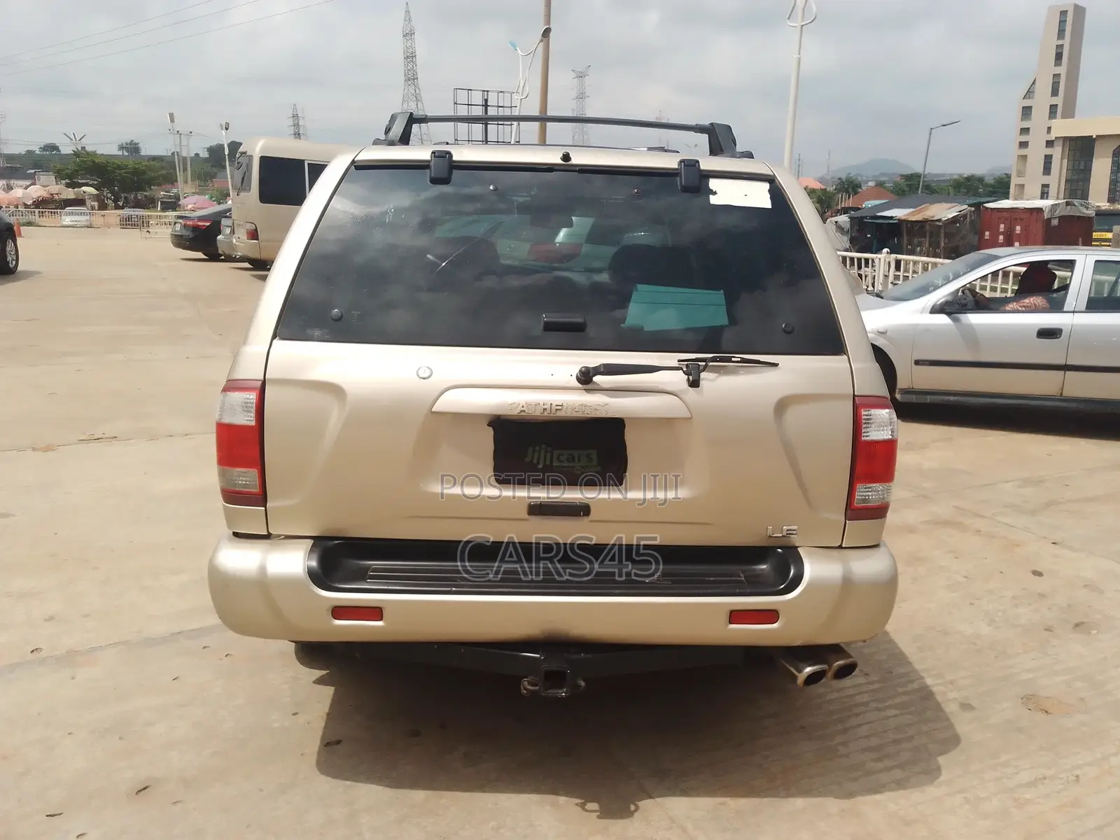 Nissan Pathfinder 2002 Gold