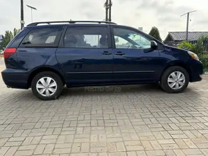 Toyota Sienna LE FWD (3.3L V6 5A) 2004 Blue