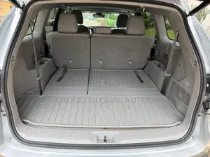 Toyota Highlander XLE 4x2 V6 (3.5L 6cyl 8A) 2017 Silver