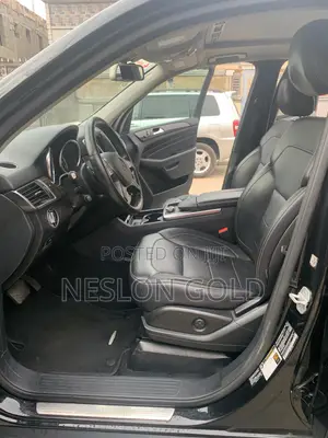Mercedes-Benz 1622 2014 Black