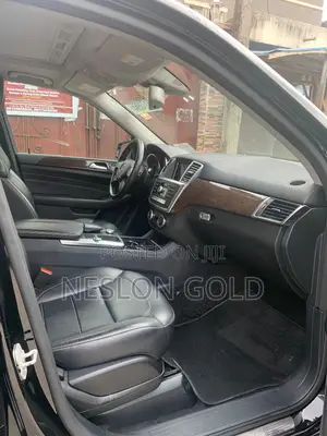 Mercedes-Benz 1622 2014 Black