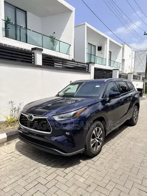 Toyota Highlander XLE 2021 Blue