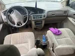 Toyota Sienna LE 2002 Gray