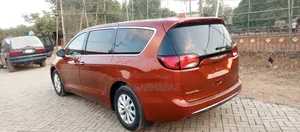 Chrysler Pacifica 2018 Red