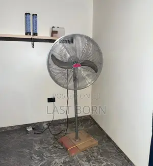 26-Inch Industrial Standing Fan – Neatly Used