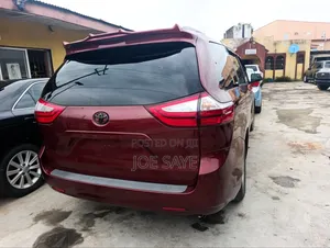 Toyota Sienna 2017 Burgundy