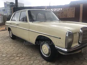 Mercedes-Benz 200 1971 Off white