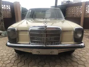 Mercedes-Benz 200 1971 Off white