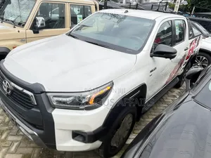 New Toyota Hilux 2025 White