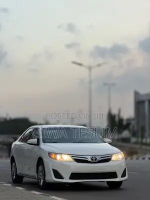 Toyota Camry LE 4dr Sedan (2.5L 4cyl 6A) 2013 White