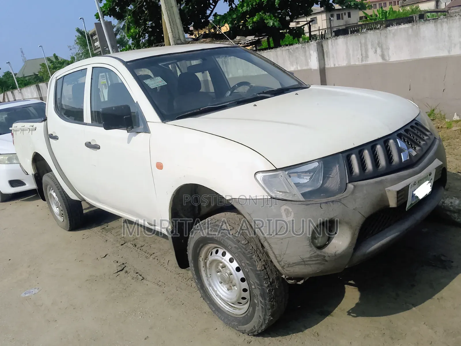 Mitsubishi L200 2011 White