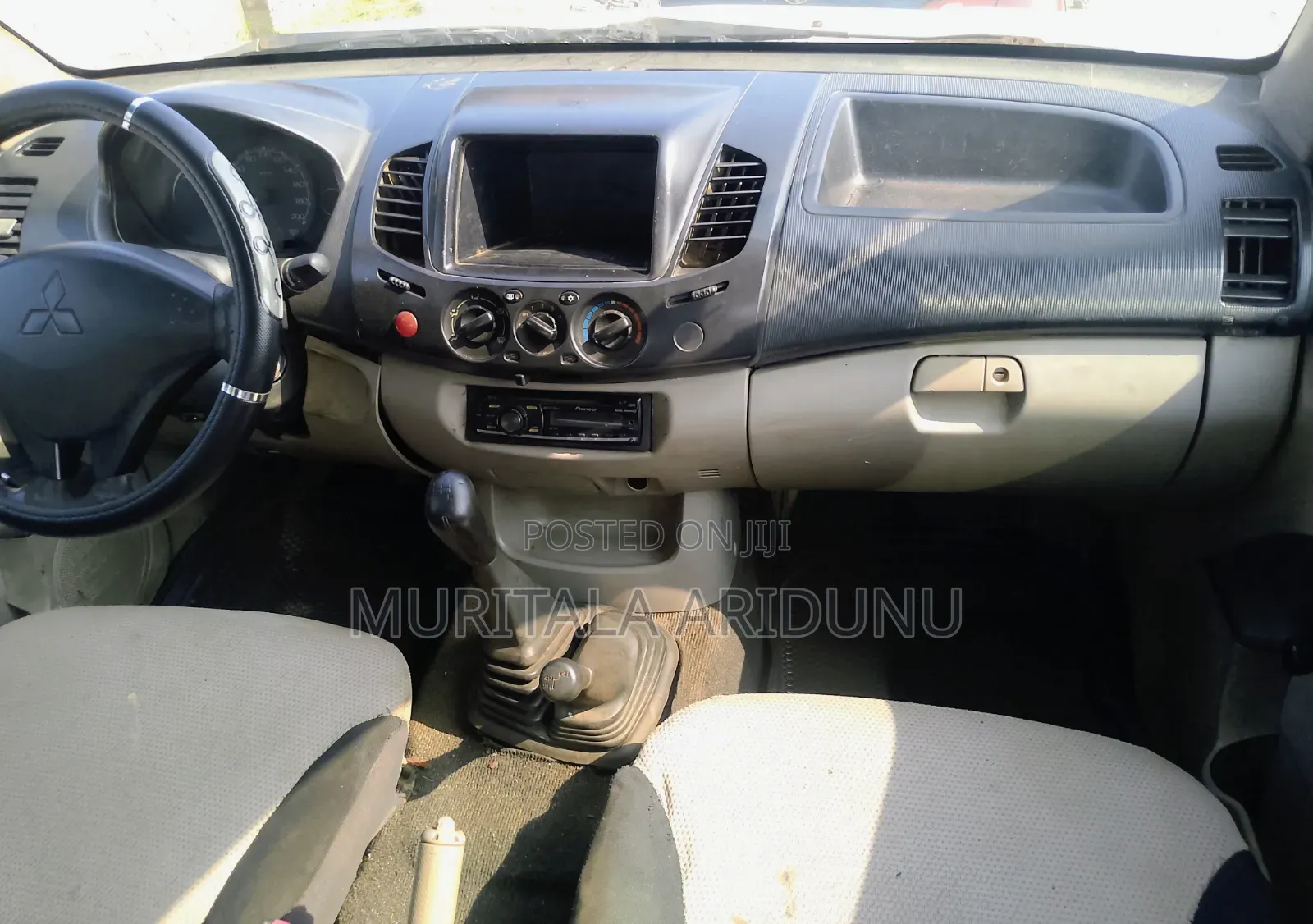 Mitsubishi L200 2011 White