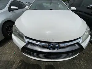 Toyota Camry LE 4dr Sedan (2.5L 4cyl 6A) 2017 White