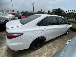 Toyota Camry LE 4dr Sedan (2.5L 4cyl 6A) 2017 White