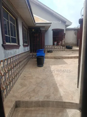 2bdrm Block of Flats in Adeosun-Akatapa, Ibadan for sale