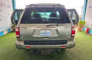 Nissan Pathfinder 2002 Silver