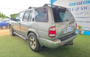 Nissan Pathfinder 2002 Silver