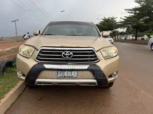 Toyota Highlander Limited 2010 Gold