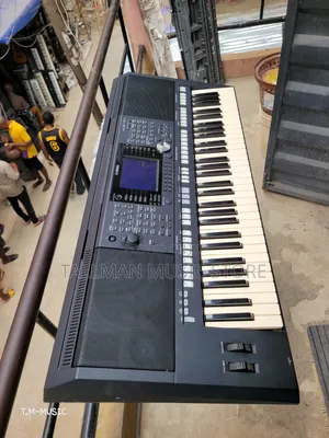 Yamaha PSR S750