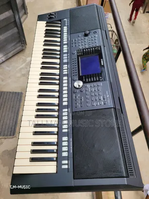 Yamaha PSR S750