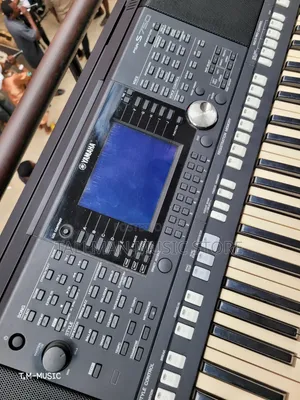 Yamaha PSR S750