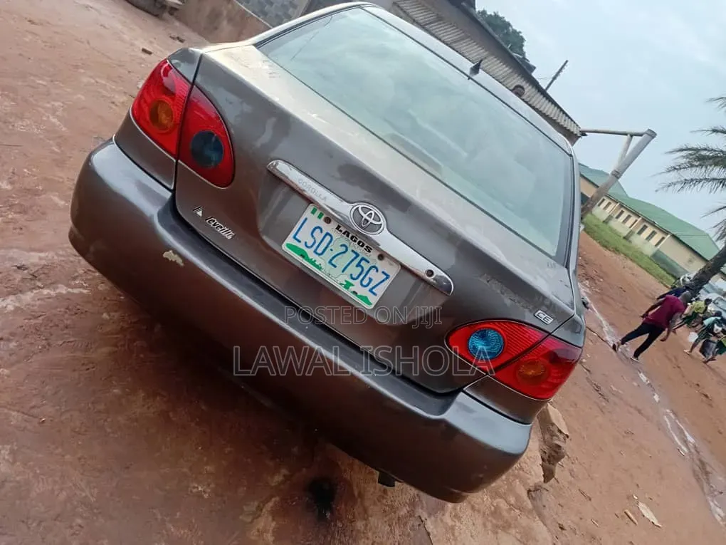 Toyota Corolla 2004 Gray