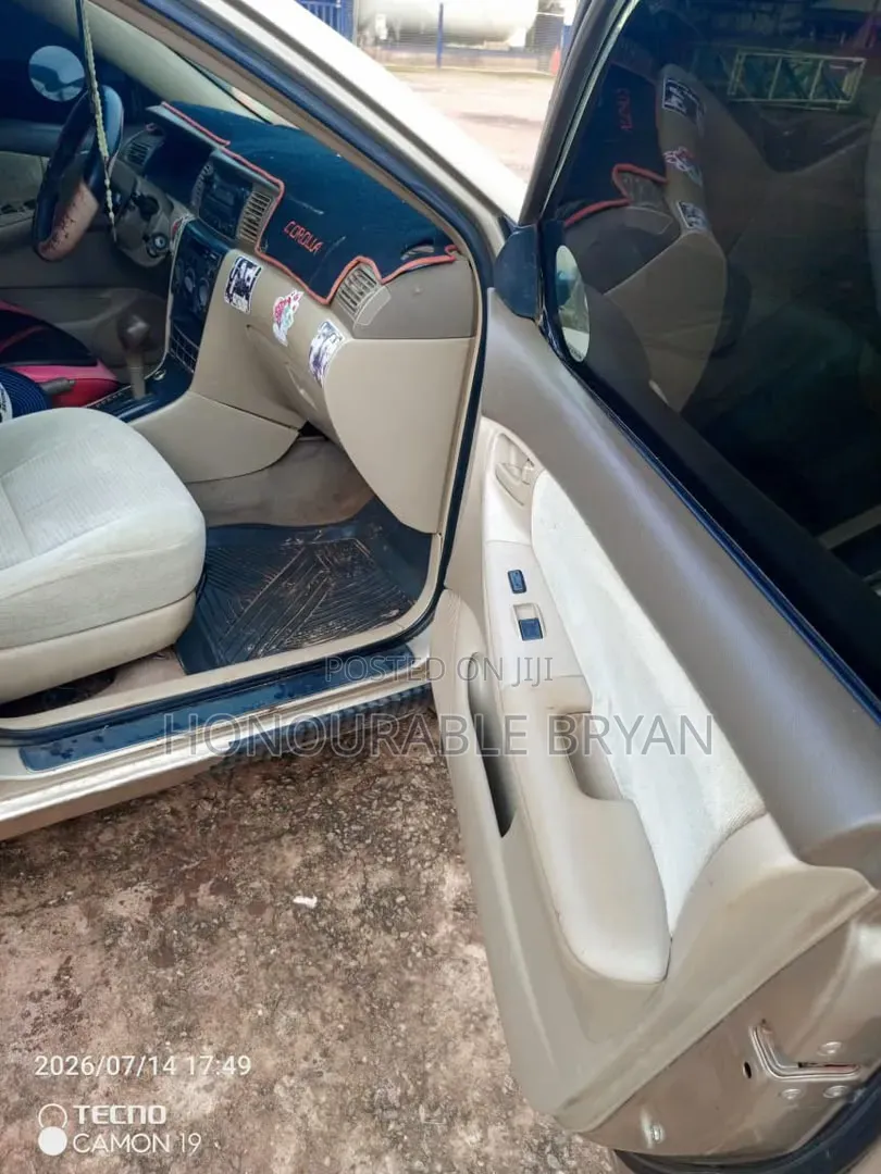 Toyota Corolla 2004 Gold