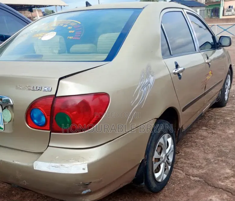 Toyota Corolla 2004 Gold