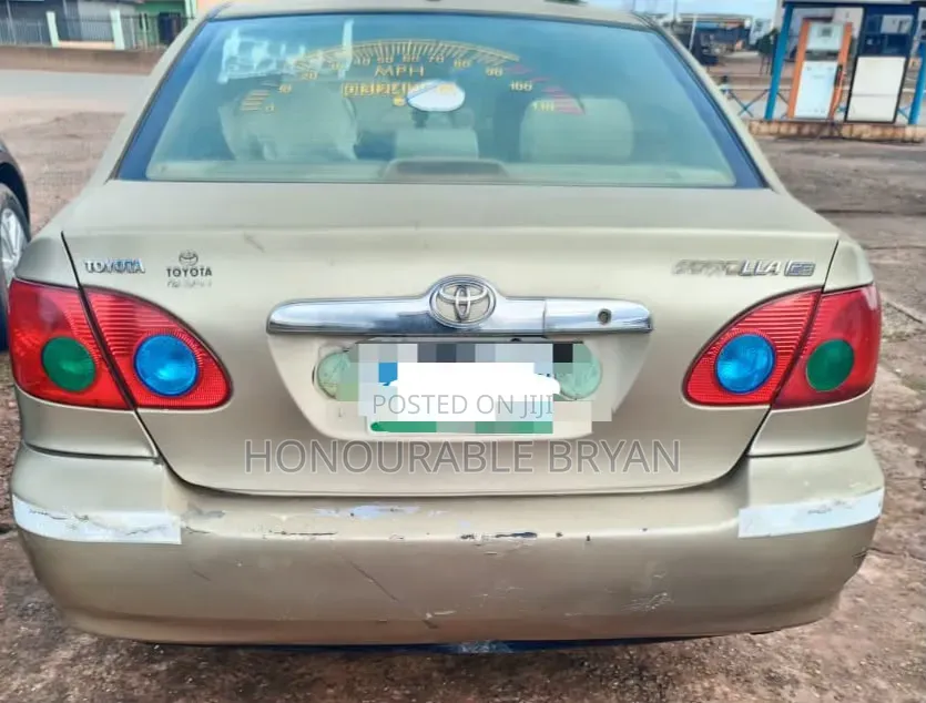 Toyota Corolla 2004 Gold