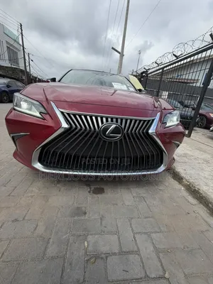 Lexus ES 2019 Red