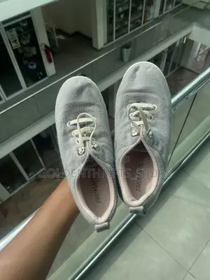 Thrift Shoe