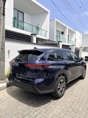 Toyota Highlander XLE 2021 Blue